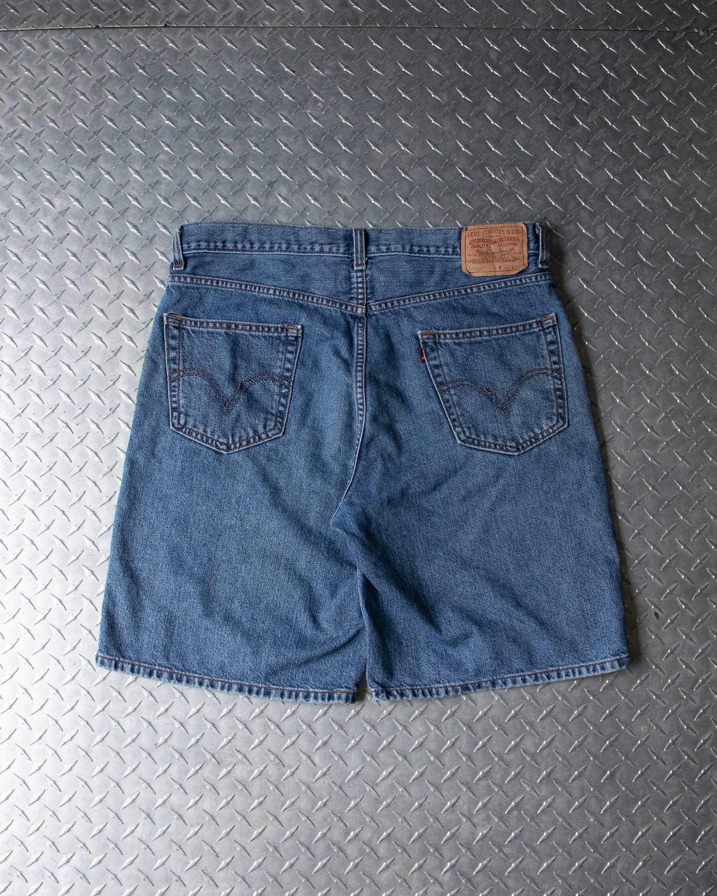 00s Denim Levis Shorts - 37 Waist