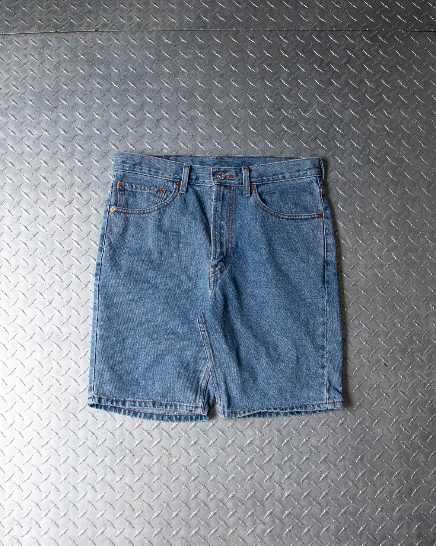 00s Denim Levis Shorts - 35 Waist