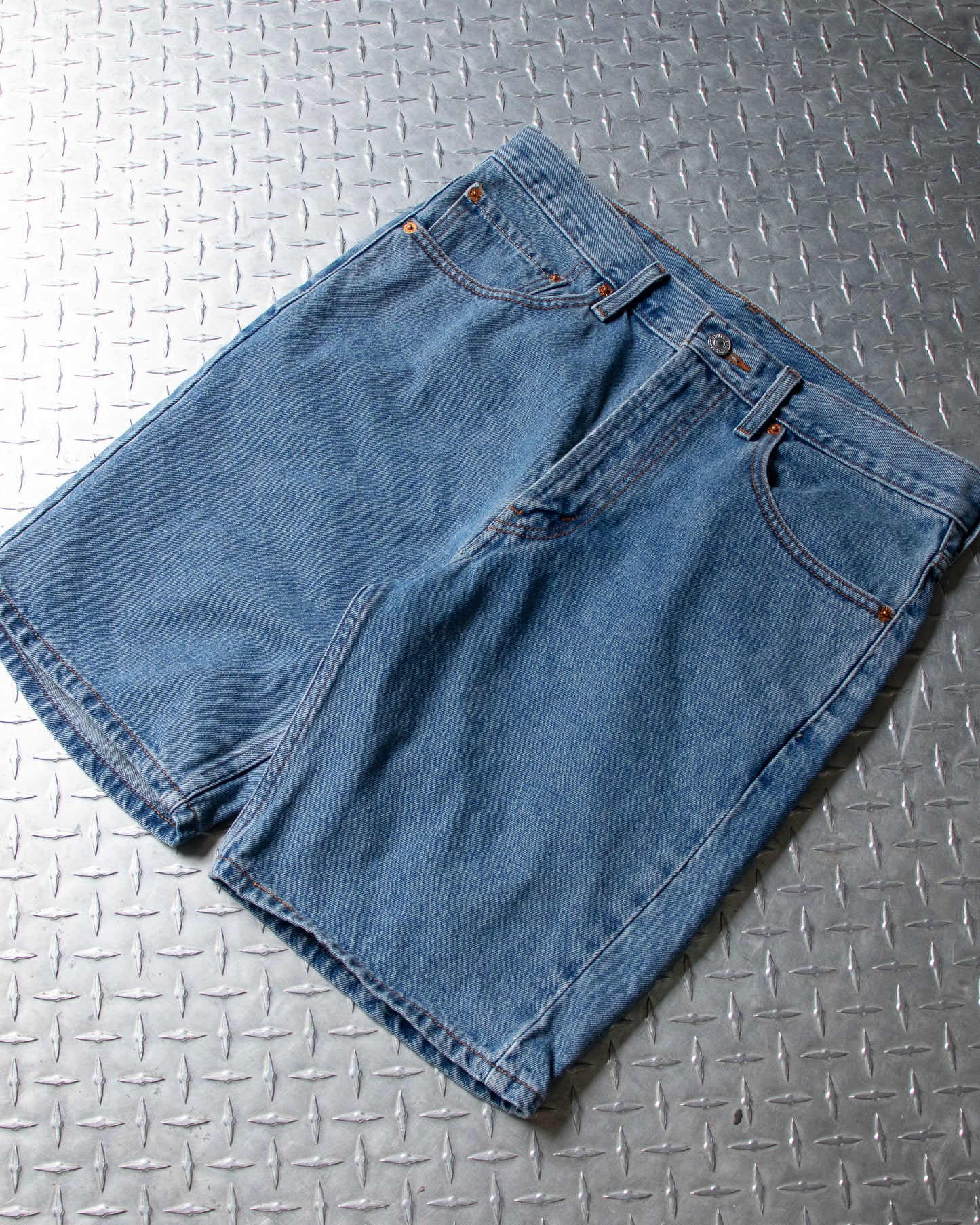 00s Denim Levis Shorts - 35 Waist