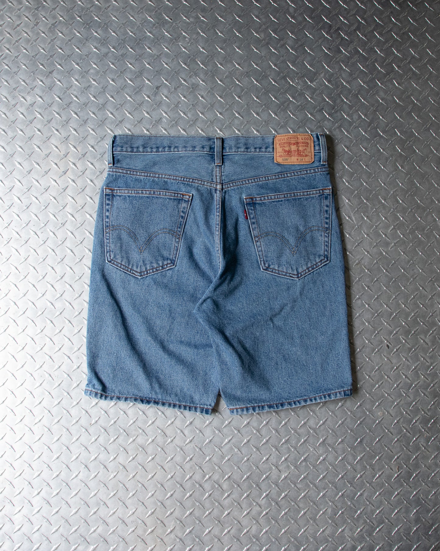 00s Denim Levis Shorts - 35 Waist