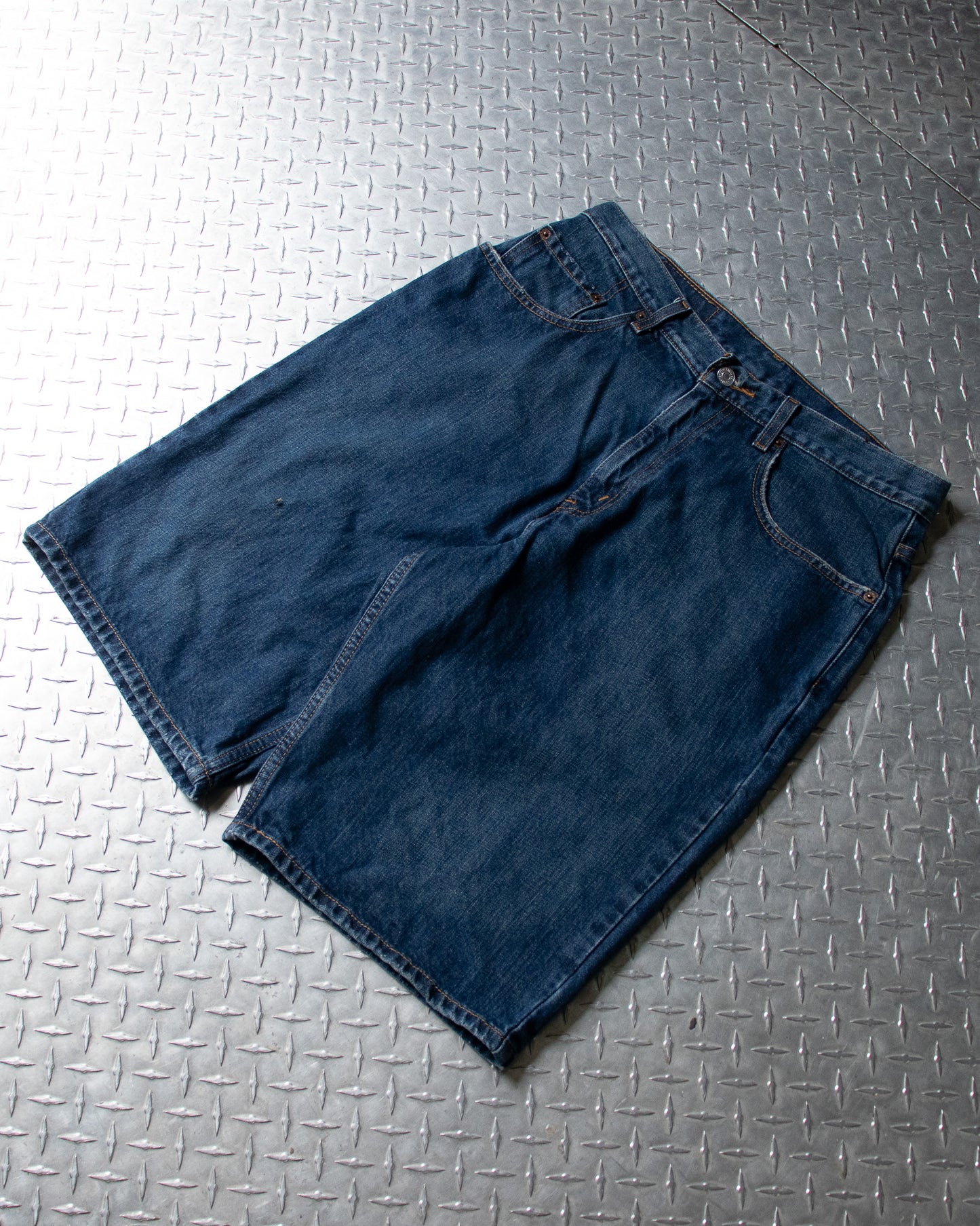 00s Denim Levis Shorts - 34 Waist