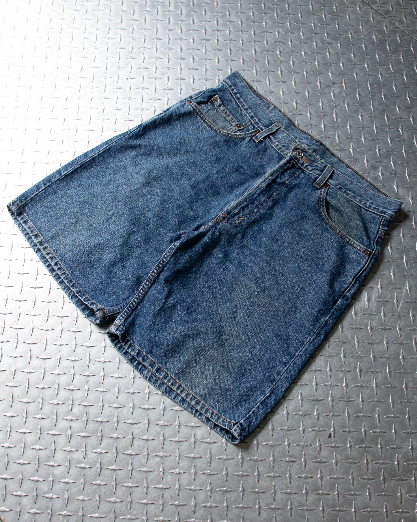 00s Denim Levis Shorts - 34 Waist