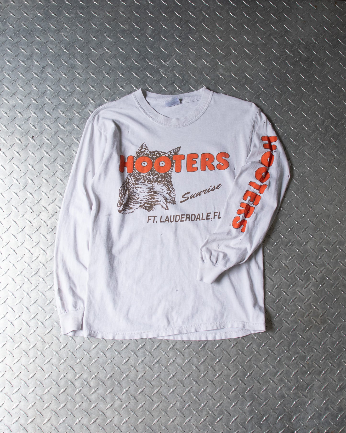 00s Hooters Long Sleeve Shirt - S