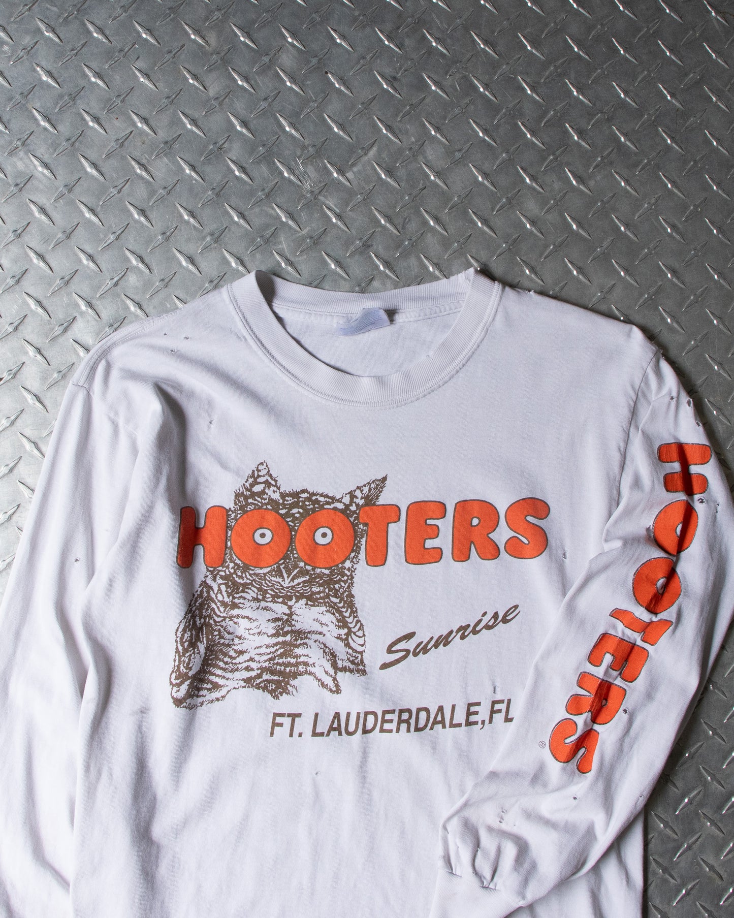 00s Hooters Long Sleeve Shirt - S