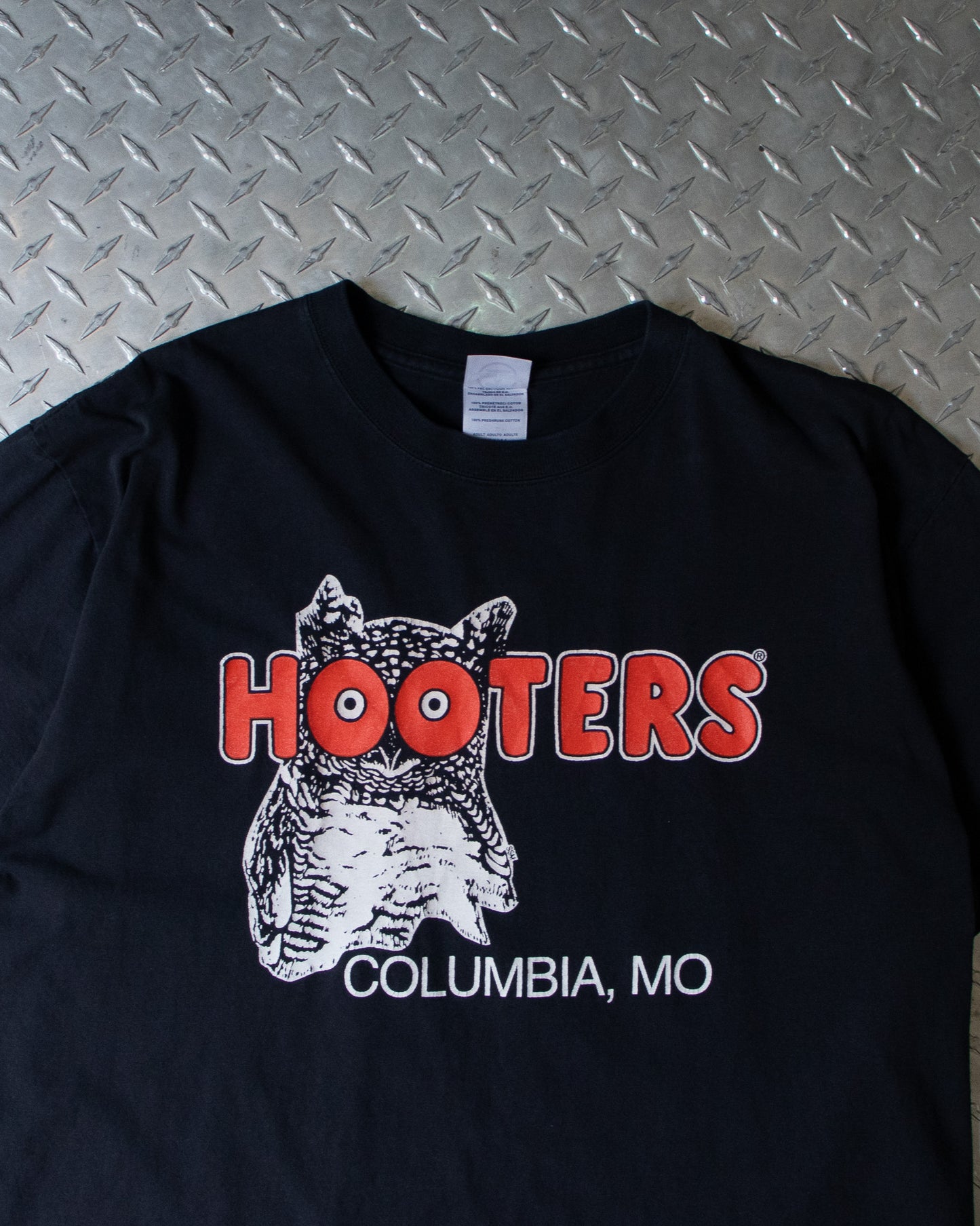 90s Hooters T Shirt - L