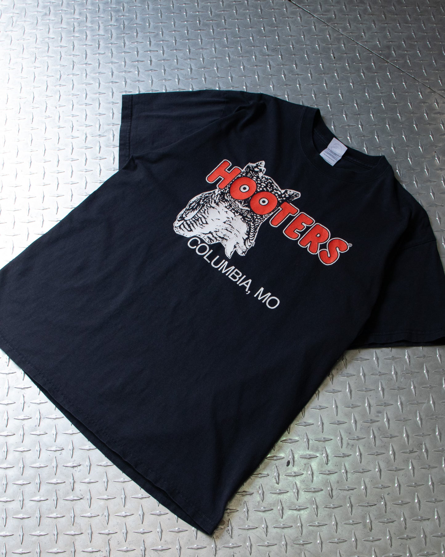 90s Hooters T Shirt - L