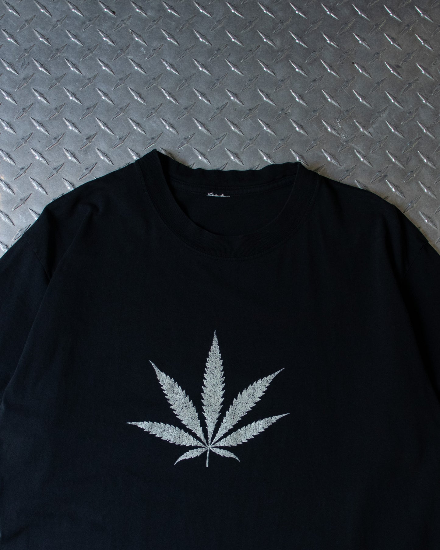 00s Marijuana Leaf T Shirt - L