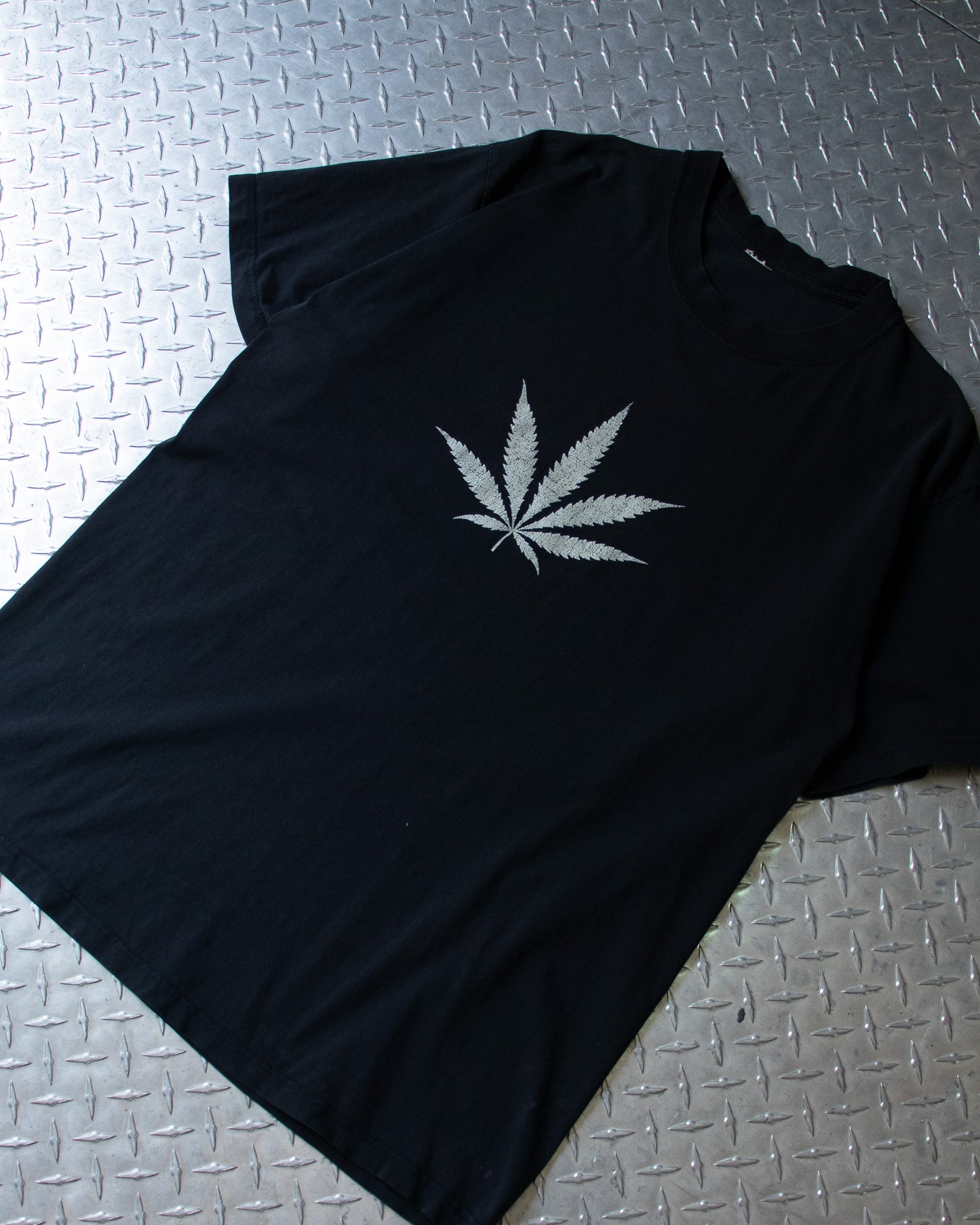 00s Marijuana Leaf T Shirt - L