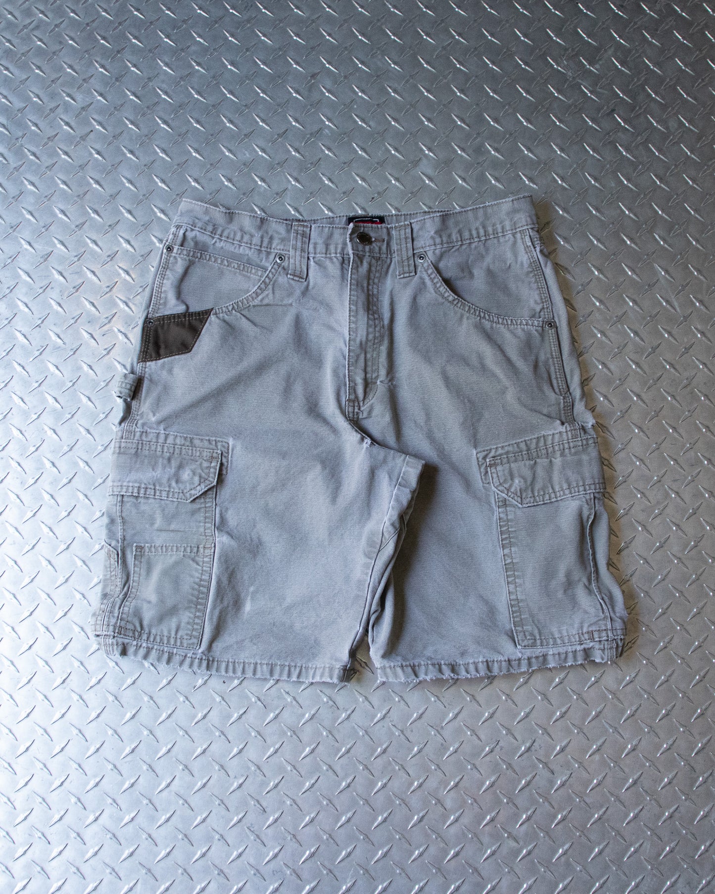 Light Tan Wrangler Workwear Shorts - 32 Waist